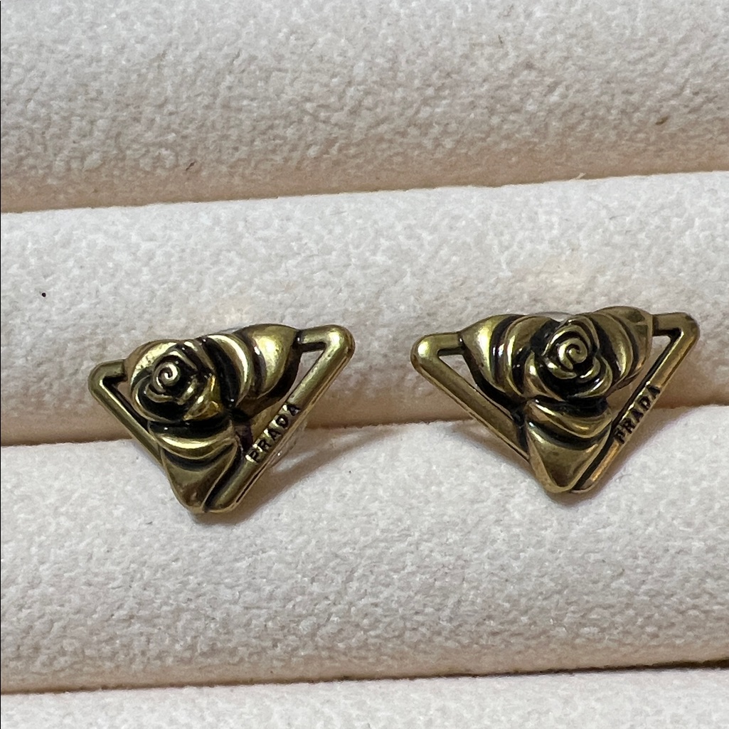 Vintage Gold Rose Triangle Earrings 70$